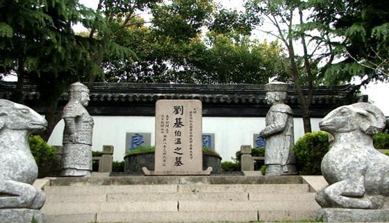 刘备之时并没有受到多大重用,外出打仗的时候带的谋士是法正而不是他