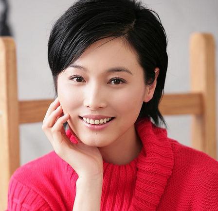 了许多的影视剧,比如在《笑看风云》饰演来到广东打工的女孩张小莲,在