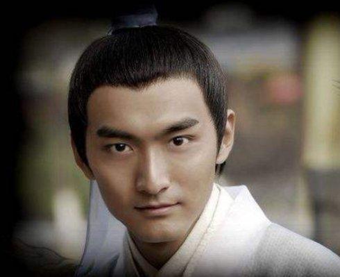 跟胡歌合作过《少年杨家将》(饰 杨二郎),《射雕英雄传》(饰 尹志平)