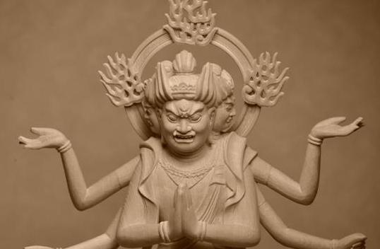 其三头六臂的形象,正如招名所说,来源于阿修罗,一个佛教形象.