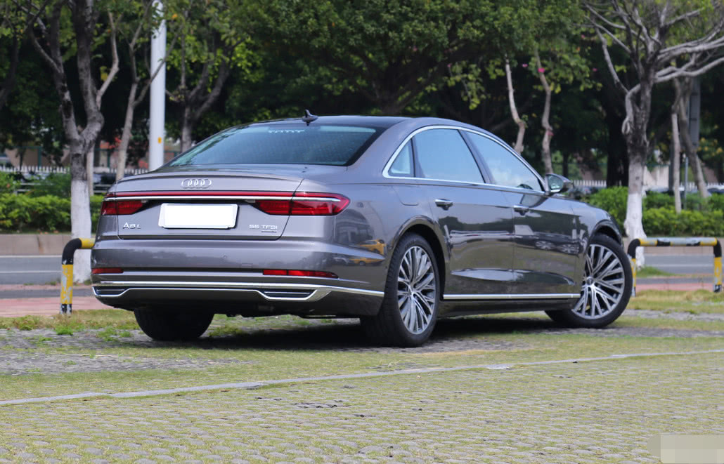 奥迪旗舰车型曝光,3.0t v6,87万起,与奔驰s级开战