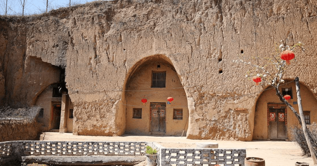 山西稷王山下整洁的窑洞院落