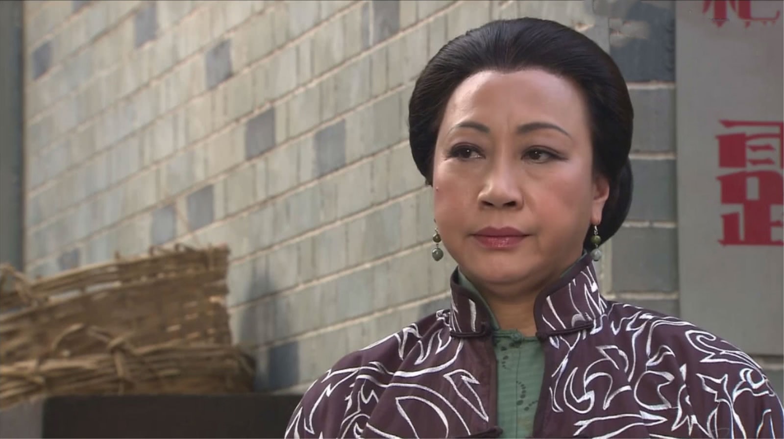 洪金宝称她为师姐,因抽烟被周星驰看重,54岁参演《功夫》走红