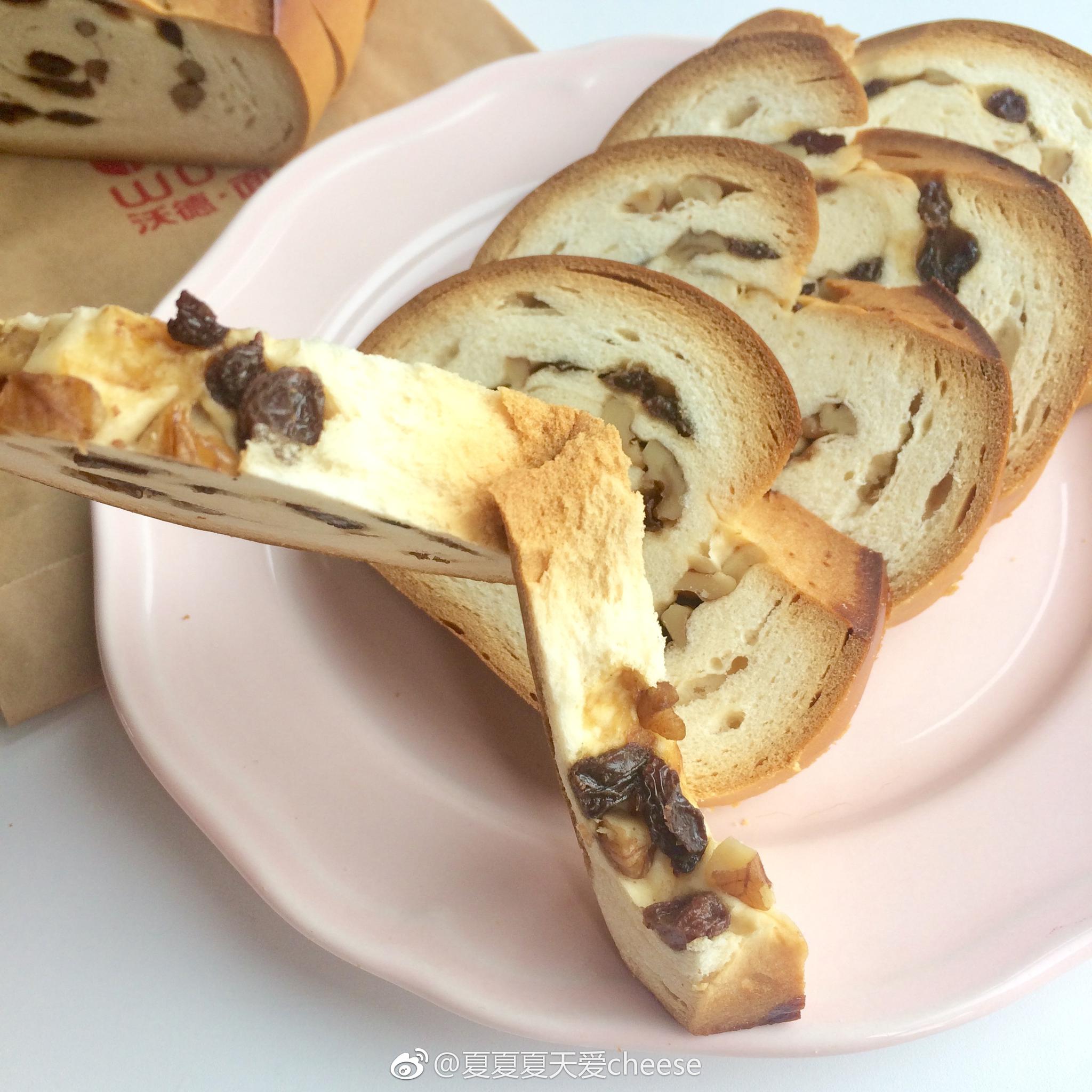 大列巴」        from@wode_沃德法国乡村面包 这个造型看着竟想好好