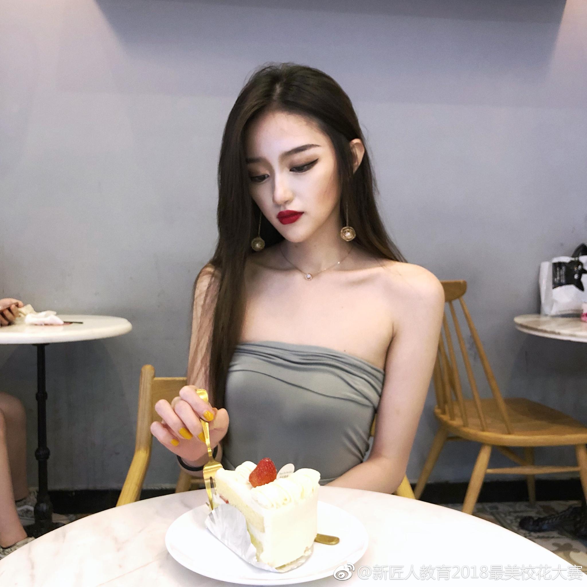 微博:@o_s_h_a_r_e_ 姓名 吴诗雨 年龄 22 学校专业 俄语翻译 身高168