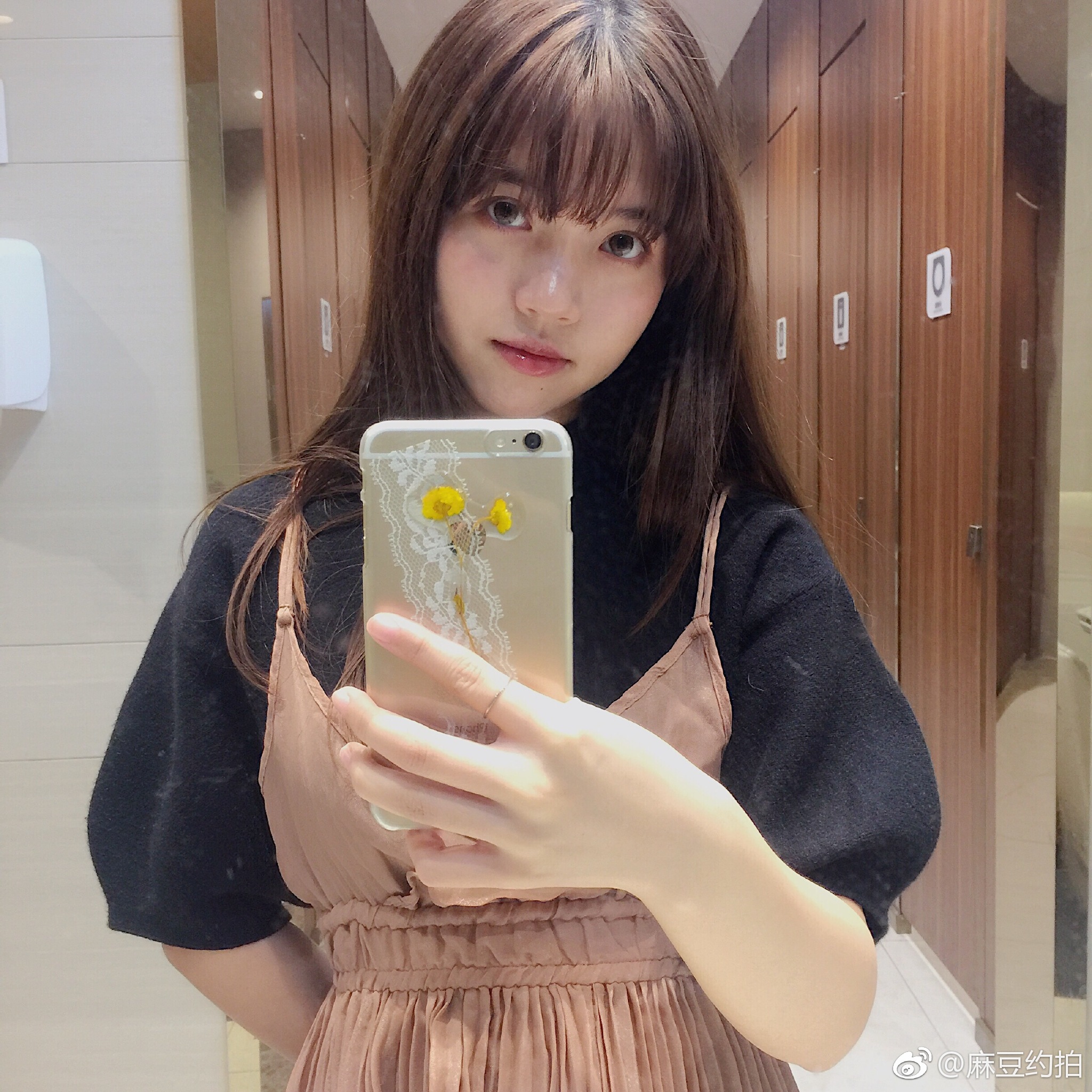 美女麻豆约拍想约摄影师互免 想要拍日系胶片类的 具体时间可以商量