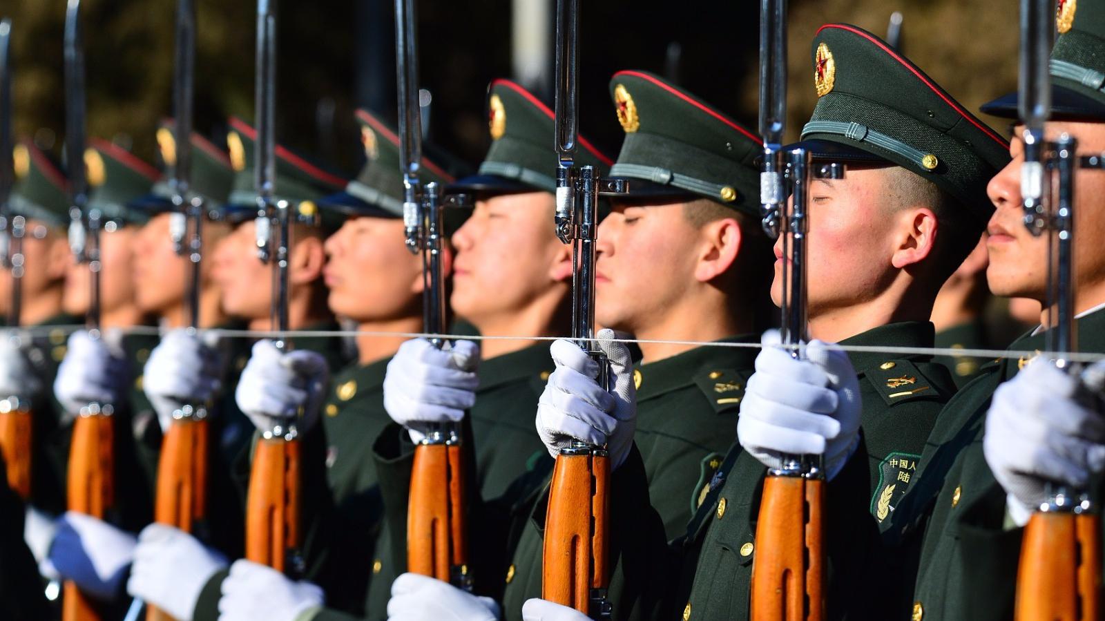 威武帅气的三军仪仗队时刻训练,只为更好的履行自己的职责!