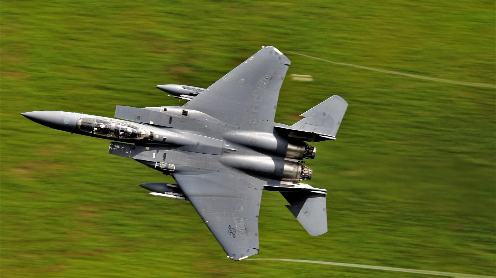 【引狼入室史上首次美军6架f-15c部署至乌克兰】