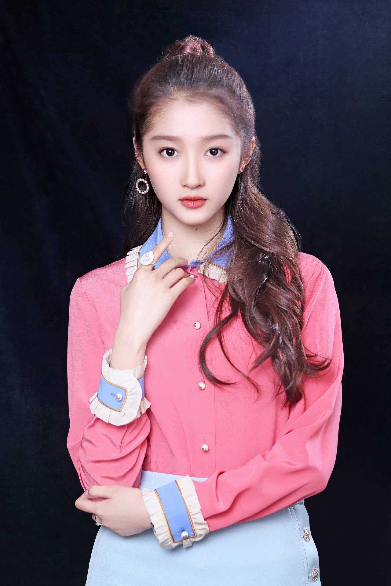 明明有演技,关晓彤却偏偏要走偶像路线