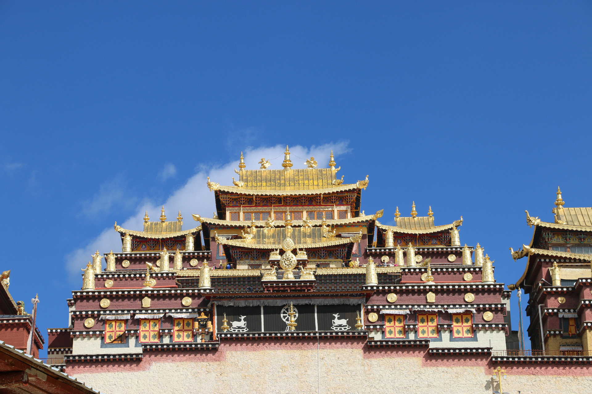 云南有一座小布达拉宫距今已有337年现成知名旅游景点