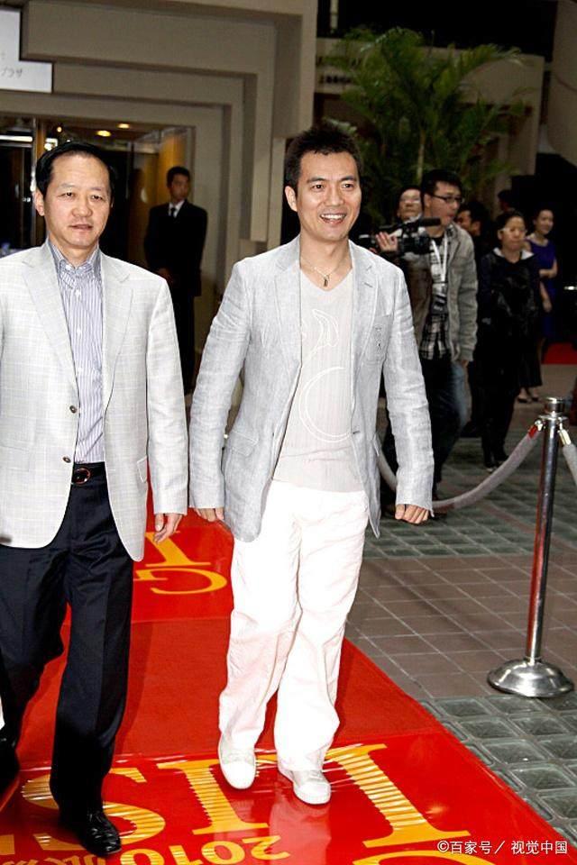 中国足球到底能不能学日本,黄健翔和董路看法截然相反,支持谁!