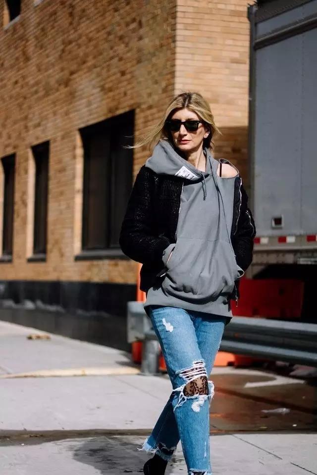 时尚经典的完美组合:卫衣 牛仔裤,你get了吗