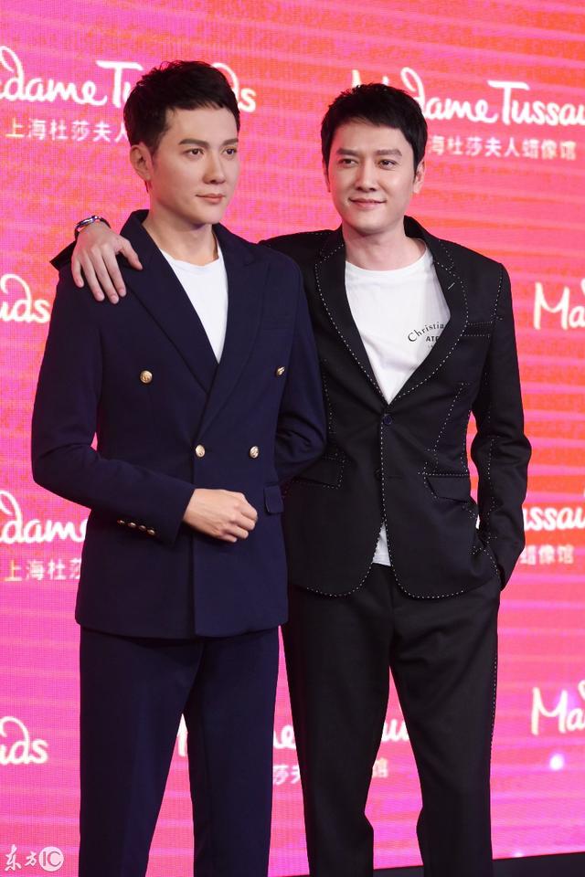 冯绍峰现身上海杜莎夫人蜡像馆,心情不错,看来