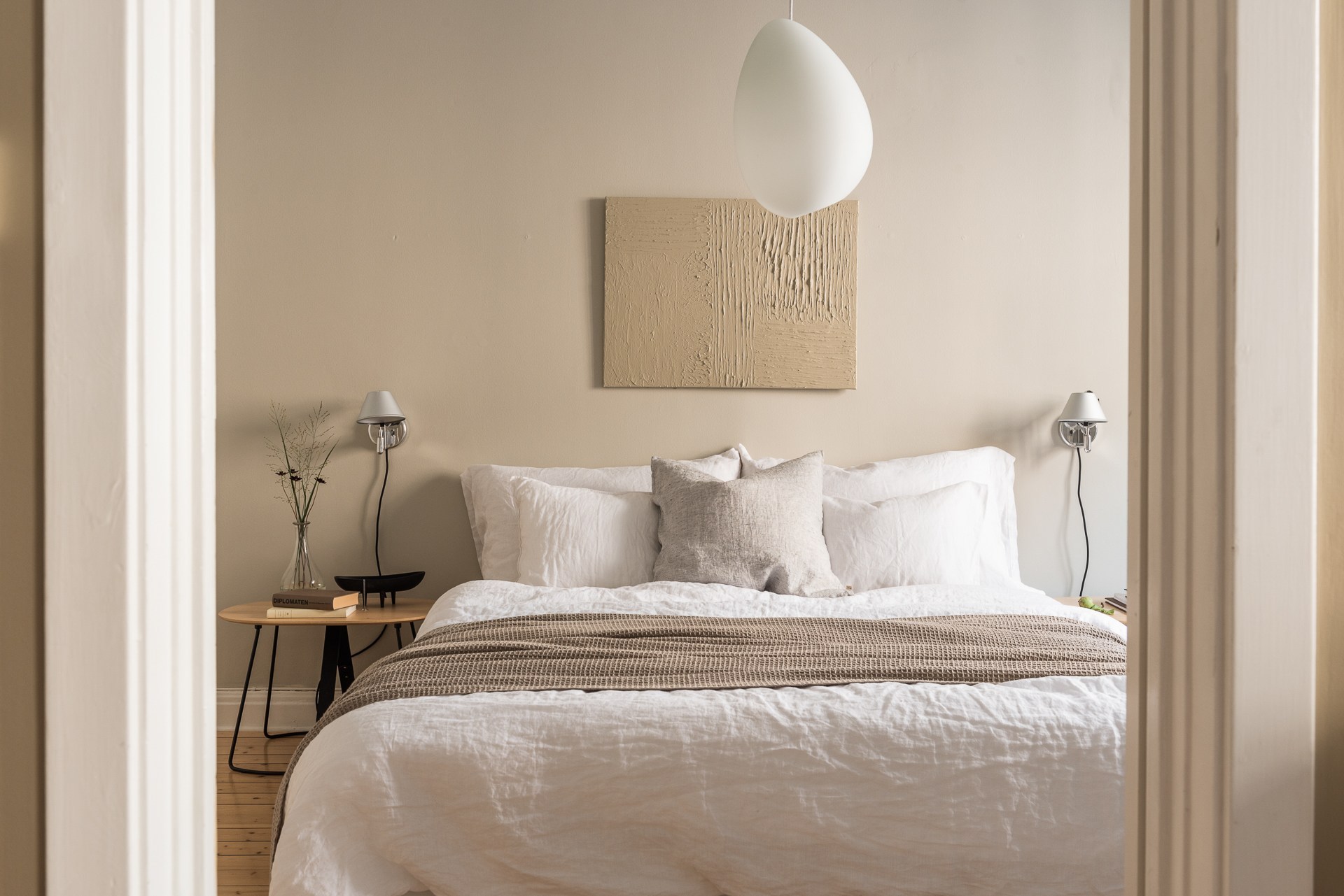 温暖而深的米色调 .alvhem