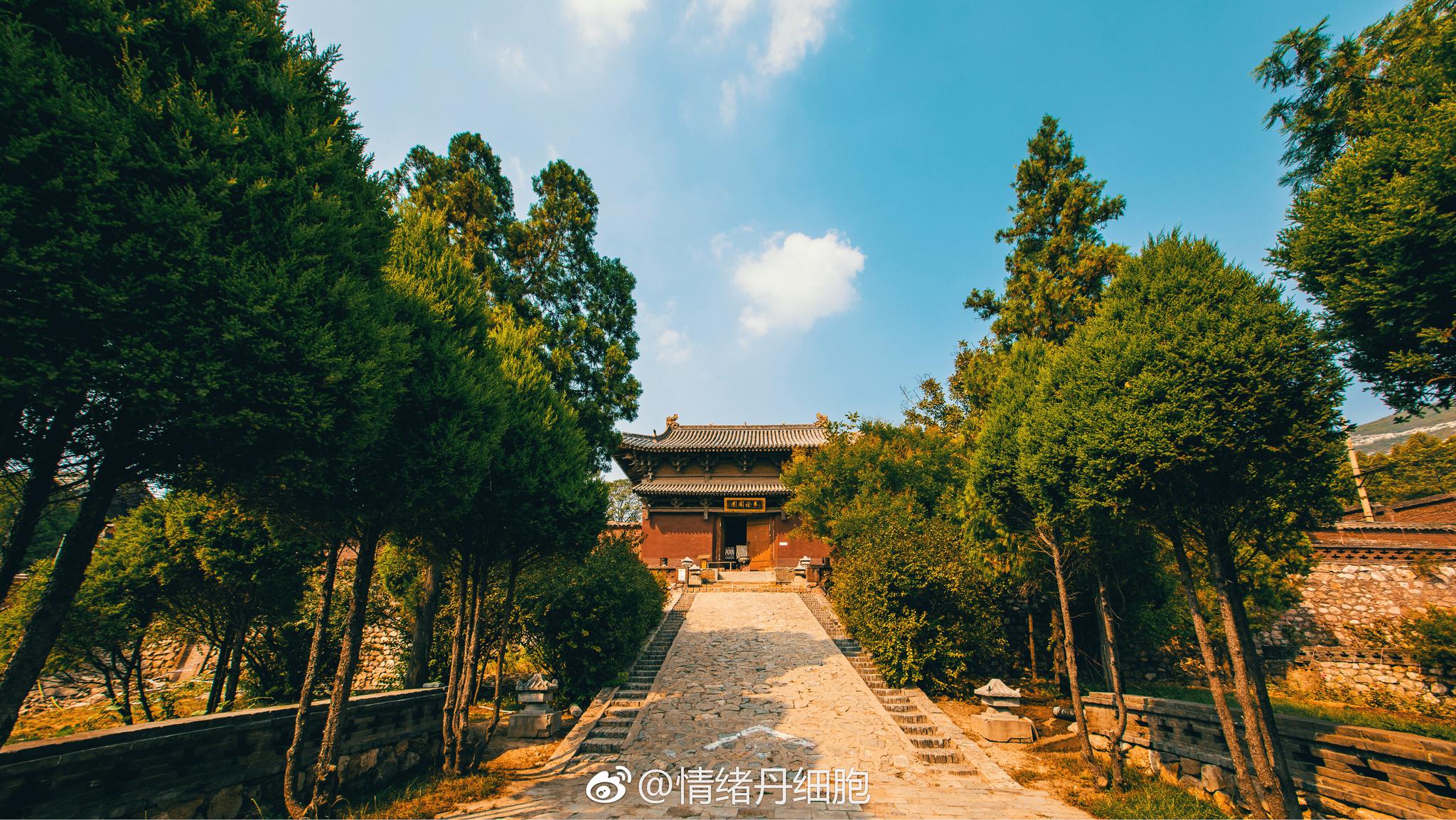 黄昏的余辉中广胜寺下寺显得格外宁静