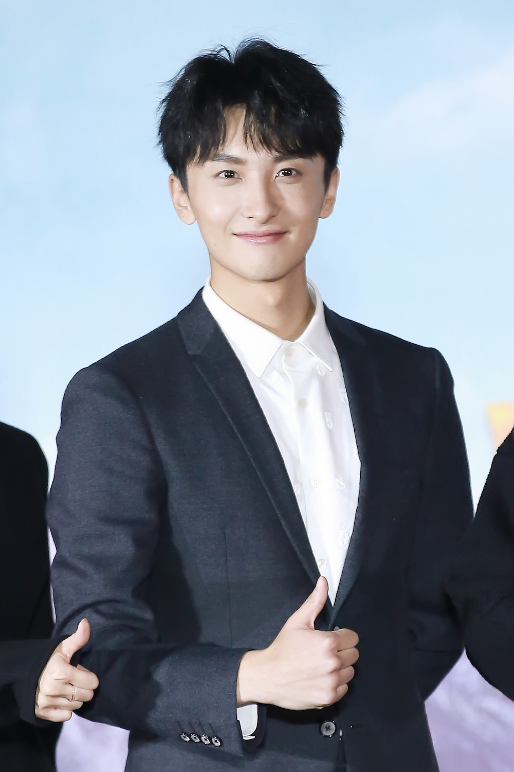 牛骏峰现身说走就走首映礼自曝为镜头效果瘦15斤