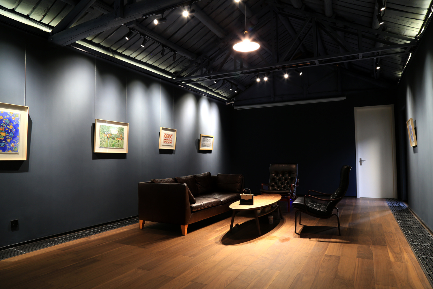 端木良锦798概念店端木良锦工作室项目位于北京798艺术区核心区