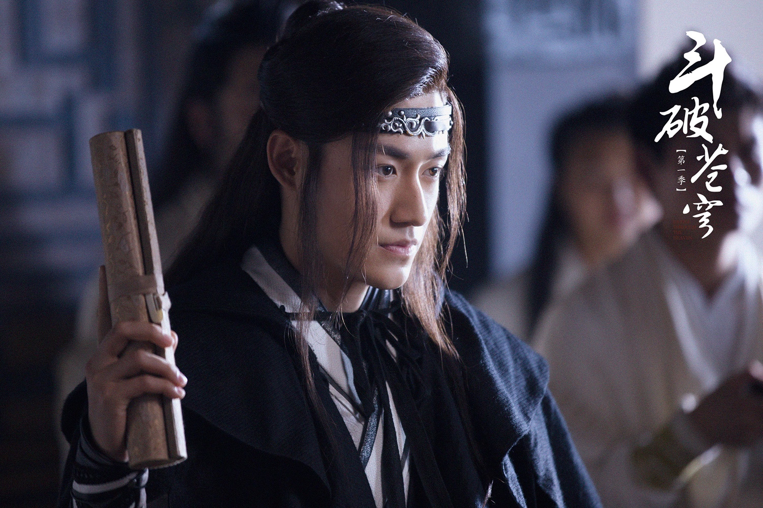 受尽冷落和嘲笑,进入纳戒跟随药尘潜心学习斗技功法,并重拾天才之名的