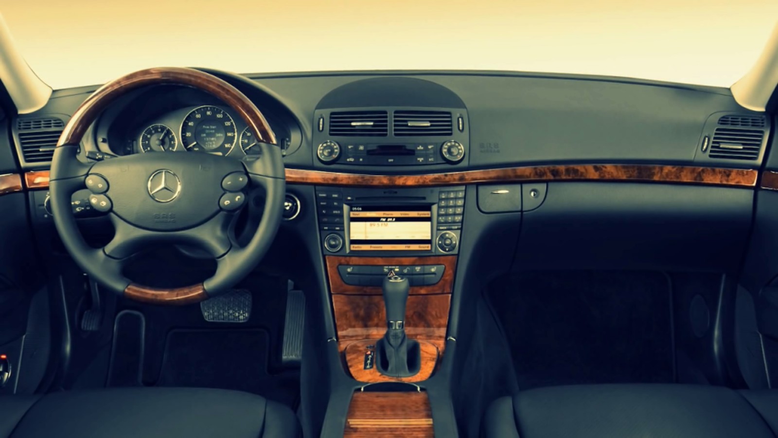 42年来奔驰e级的内饰进化论1993年的那款堪称经典