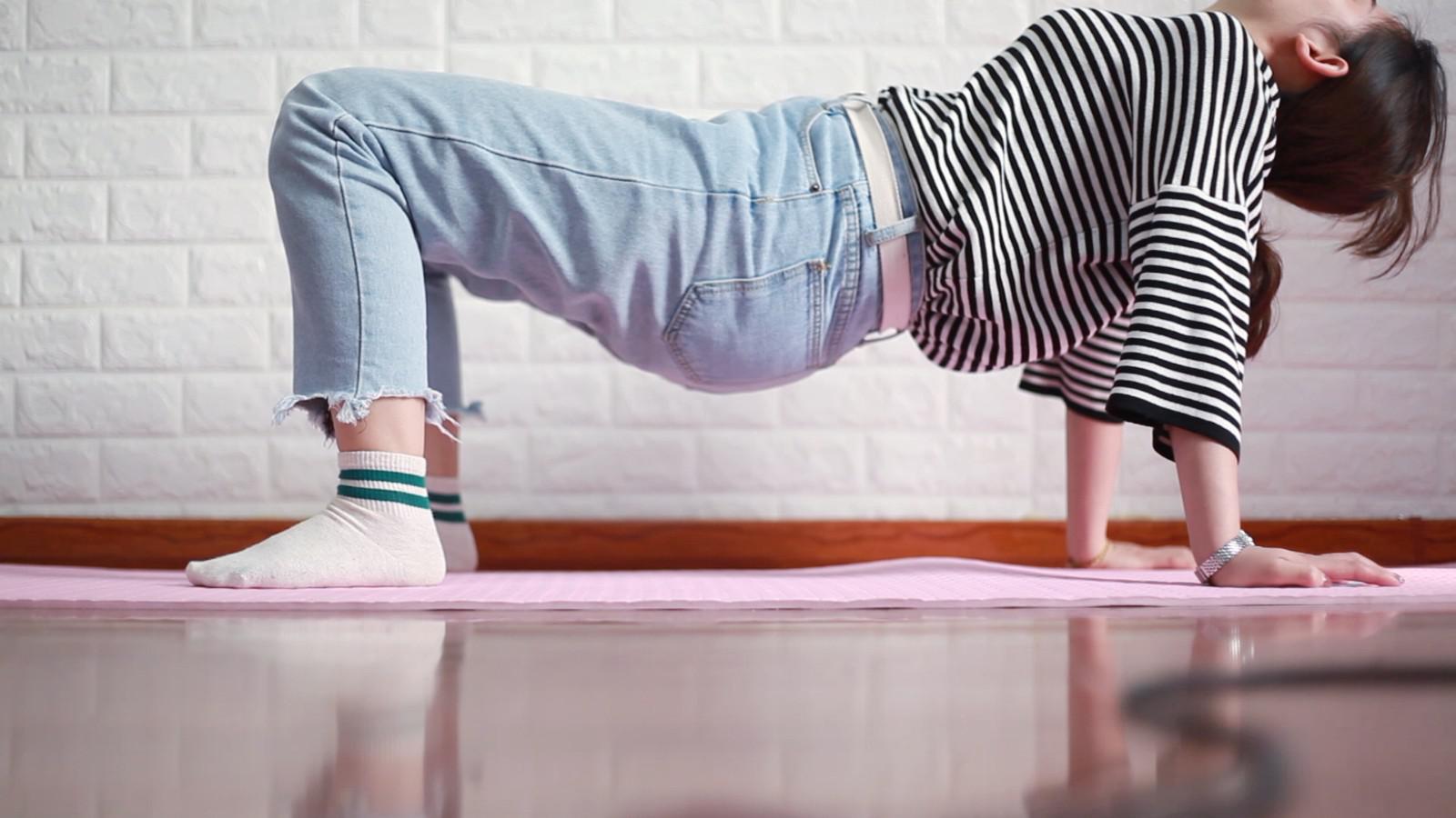 简单的2个小动作,快速燃烧体内脂肪,想减肥就试一试