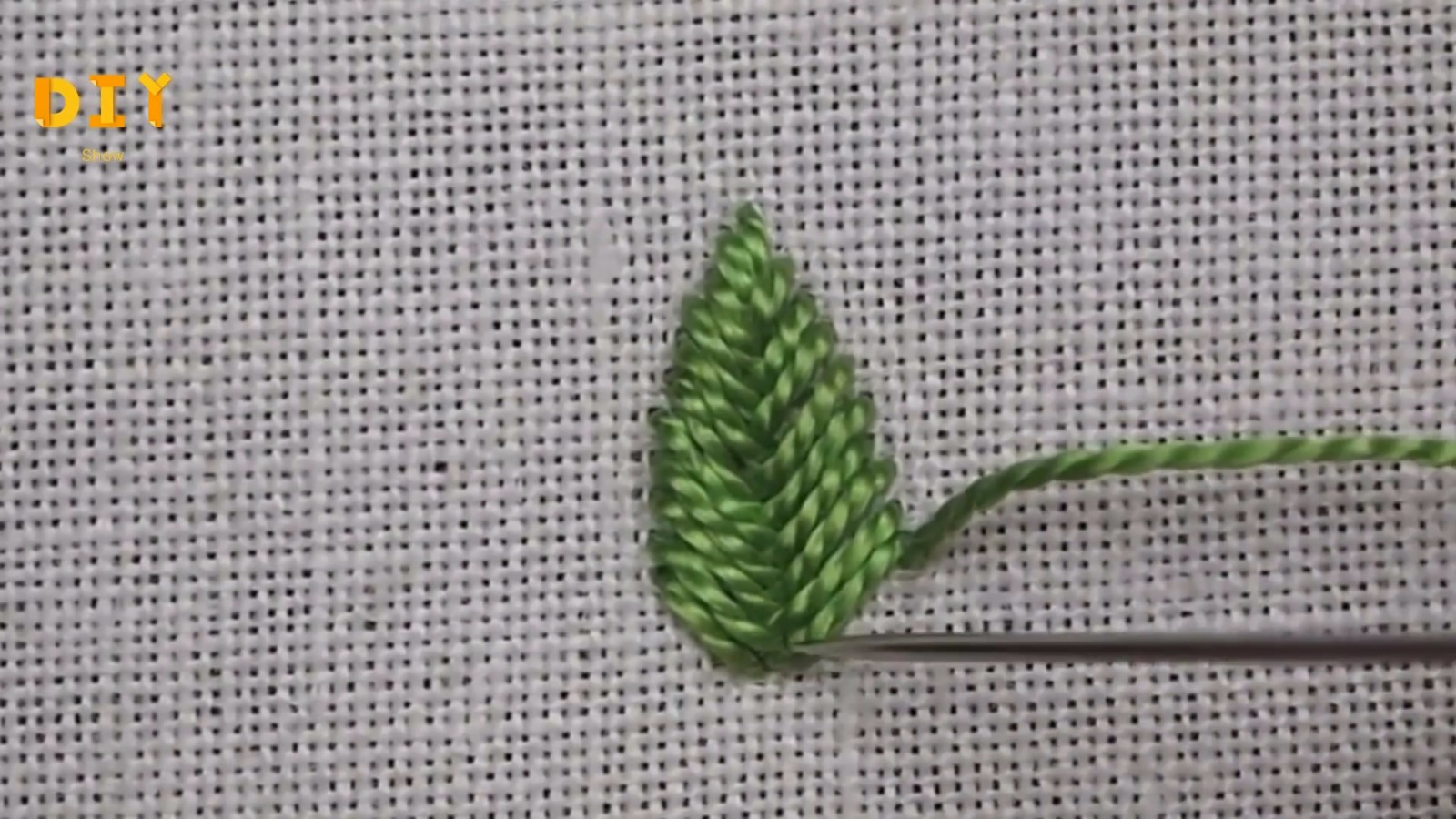 手把手,教你手工鱼骨刺绣的针法,简单易学,看一遍就学会了