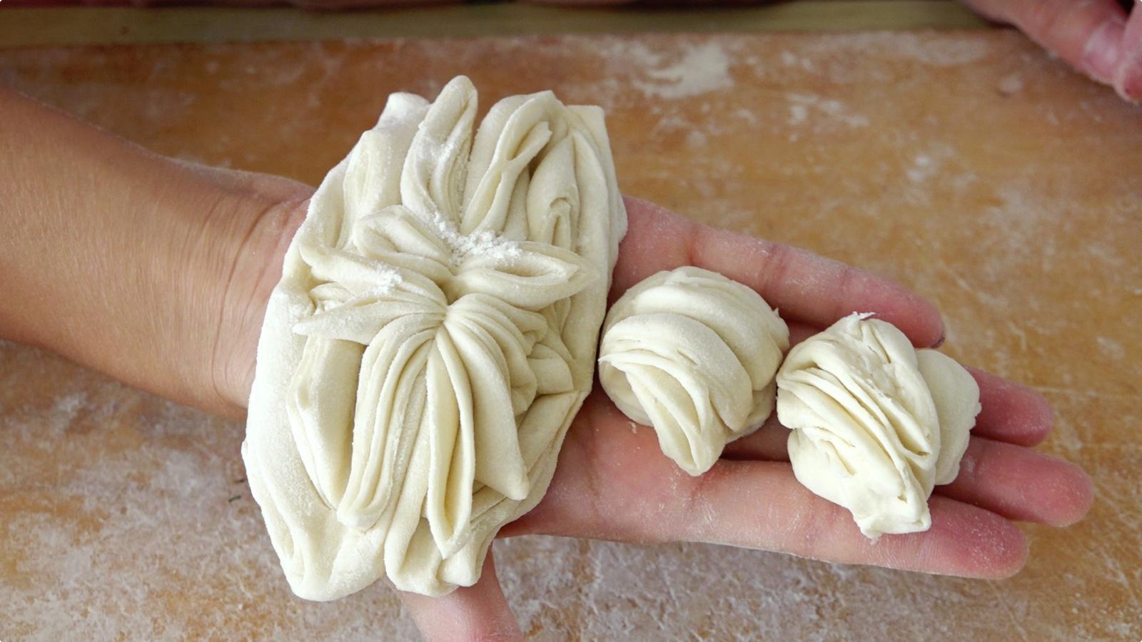 面点师朋友教我如何捏出好看的花卷,学会这2种