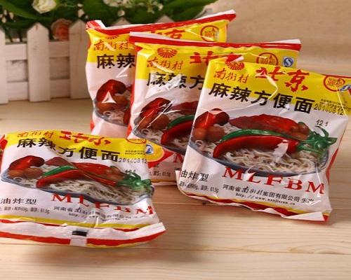 南街村麻辣方便面北京南街村麻辣方便面,那个年代这个方便面就要7毛钱