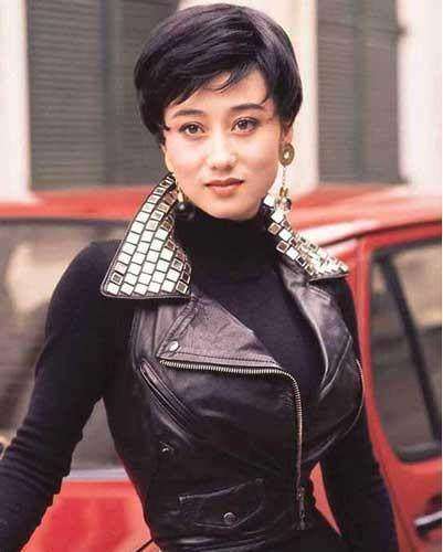 57岁的黄秋燕,李连杰的师姐和前妻,二婚嫁给韩国人,命里无缘