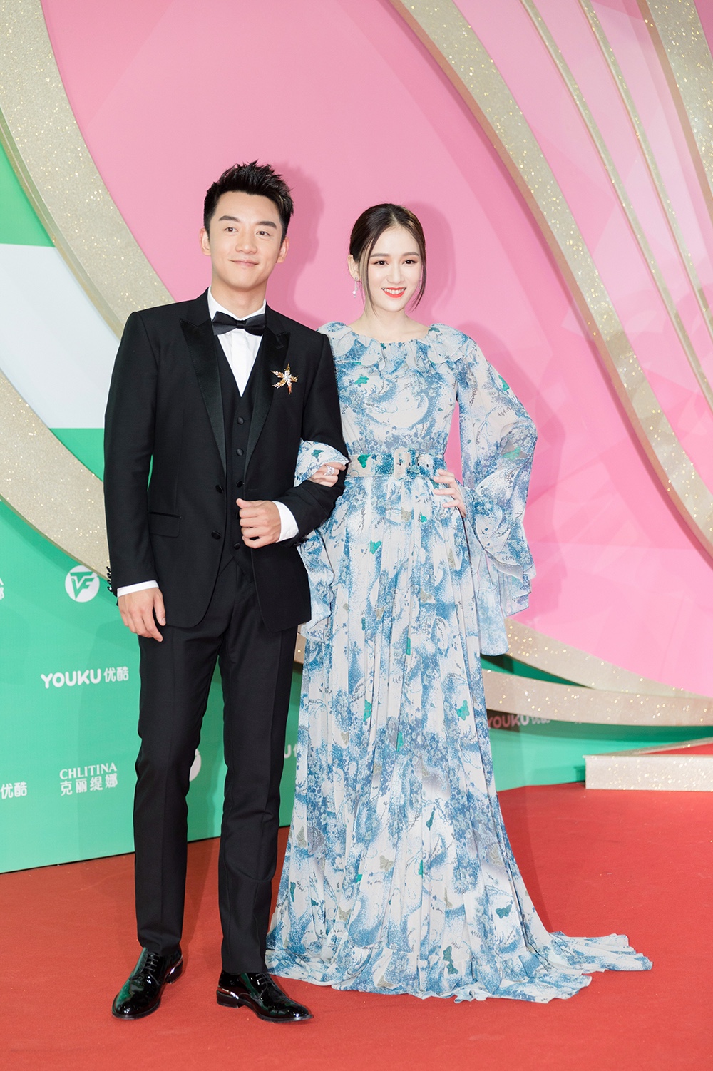 《壮志高飞》剧组亮相第24届上海电视节 陈乔恩郑恺颁最佳女配奖_新浪