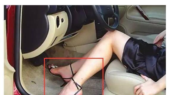 女司机开车为啥容易出事? 看了你就知道!