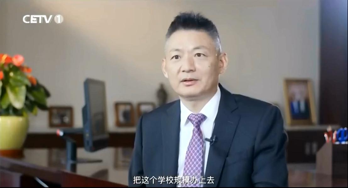 新华教育集团董事长 吴伟