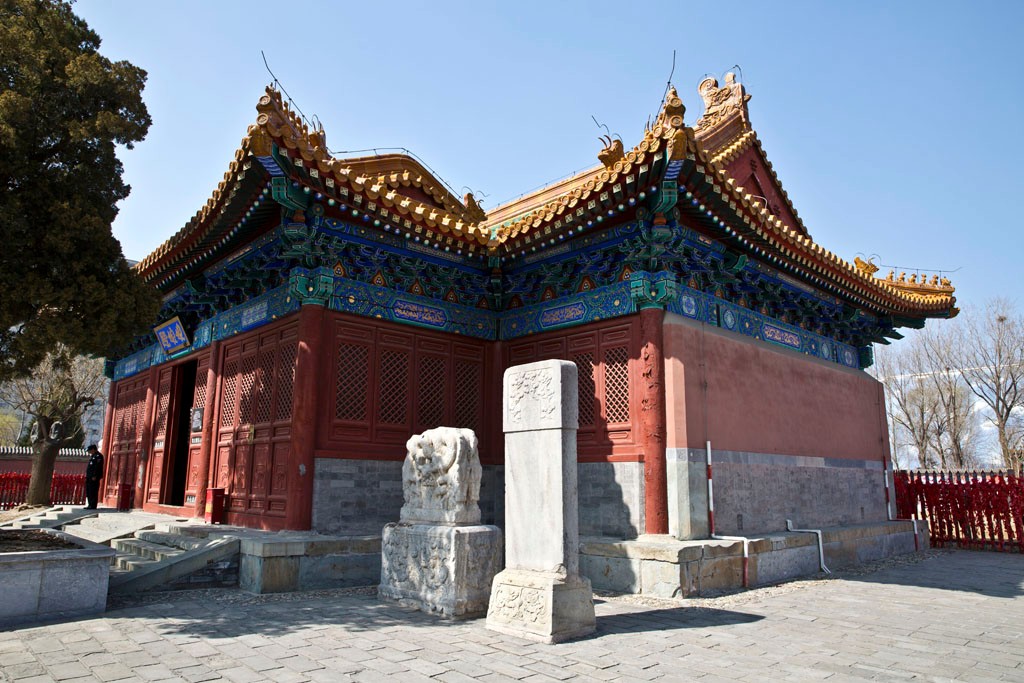 五顶八庙中的五顶庙是北京最著名的五座泰山神庙,亦称碧霞元君庙,分别