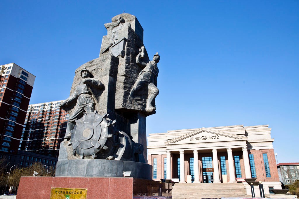 140年前,开平矿务局(开滦煤矿的前身)成立并运营,她标志着唐山由此