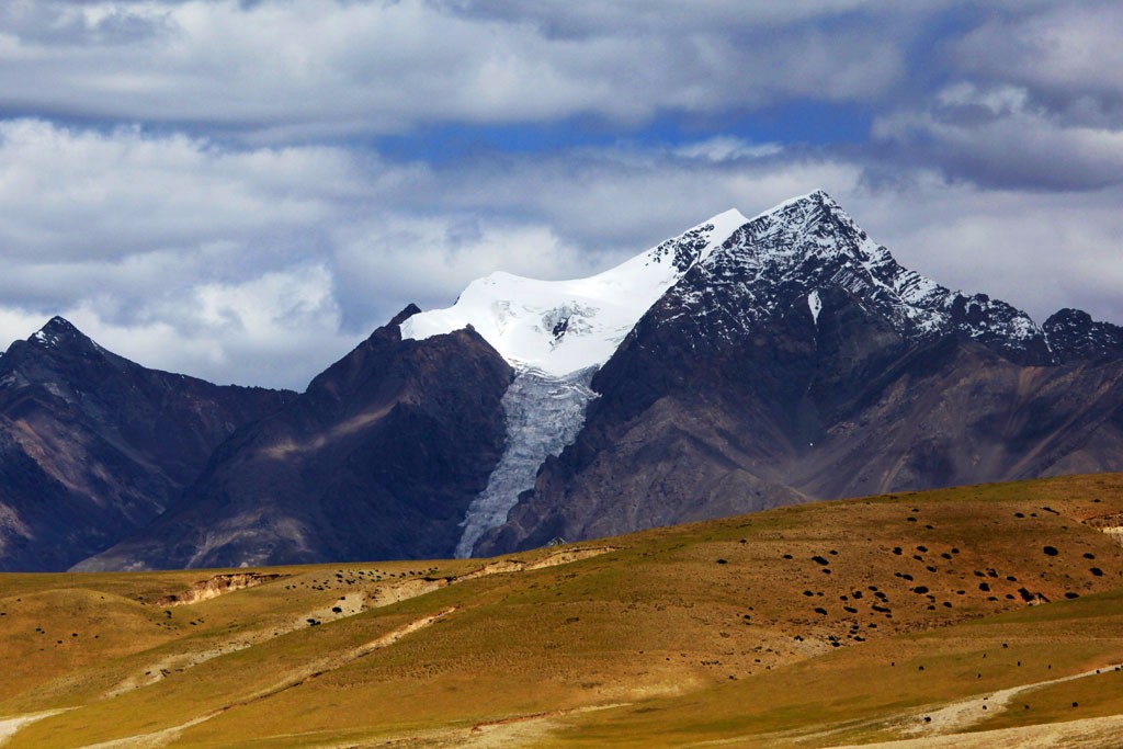 藏民心目中的神山念青唐古拉山