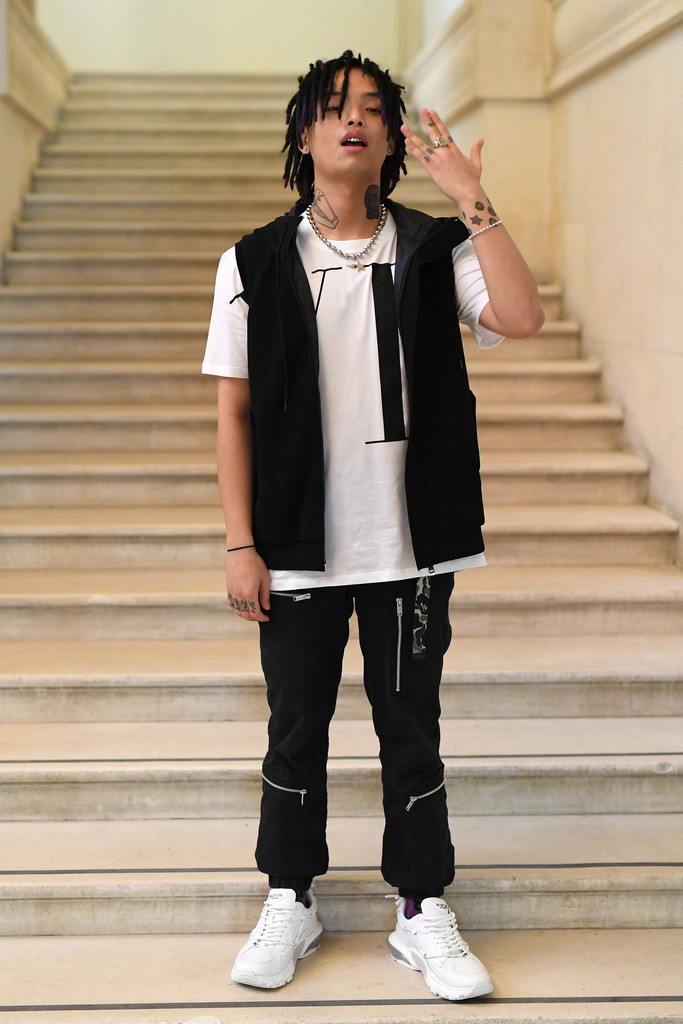 valentino 2019春夏男装系列发布秀上的看秀嘉宾:,韩国说唱歌手keith