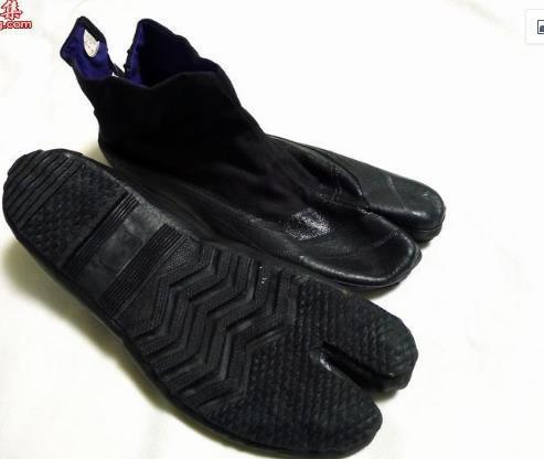 淞沪会战,北四川路等待进攻的日军陆战队, 穿着日本人特有的分趾胶鞋