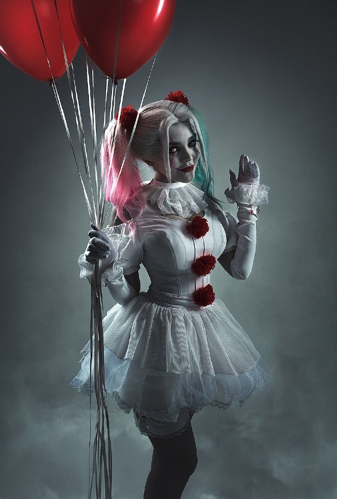 超还原哈利奎因cosplay 小丑的诡异与极美的面容!