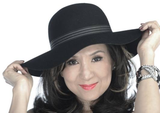 她曾红极一时,却因远嫁美国惨遭封杀,如今60岁仍然单身