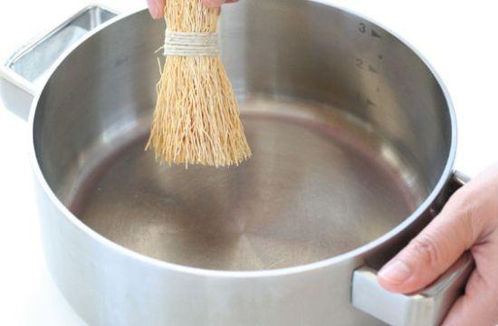 锅糊了,怎么洗锅黑?