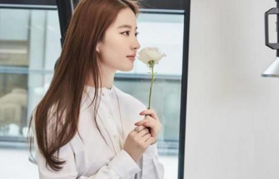 穿白衬衣最美的8位女星,看看有没有你的最爱