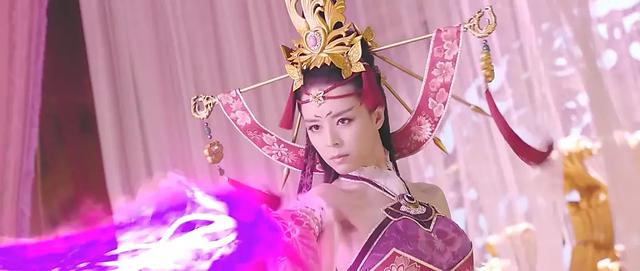 戴菲 饰 梵音天,脾气火爆,美貌无比,这造型也是很还原了,尤其服装简直