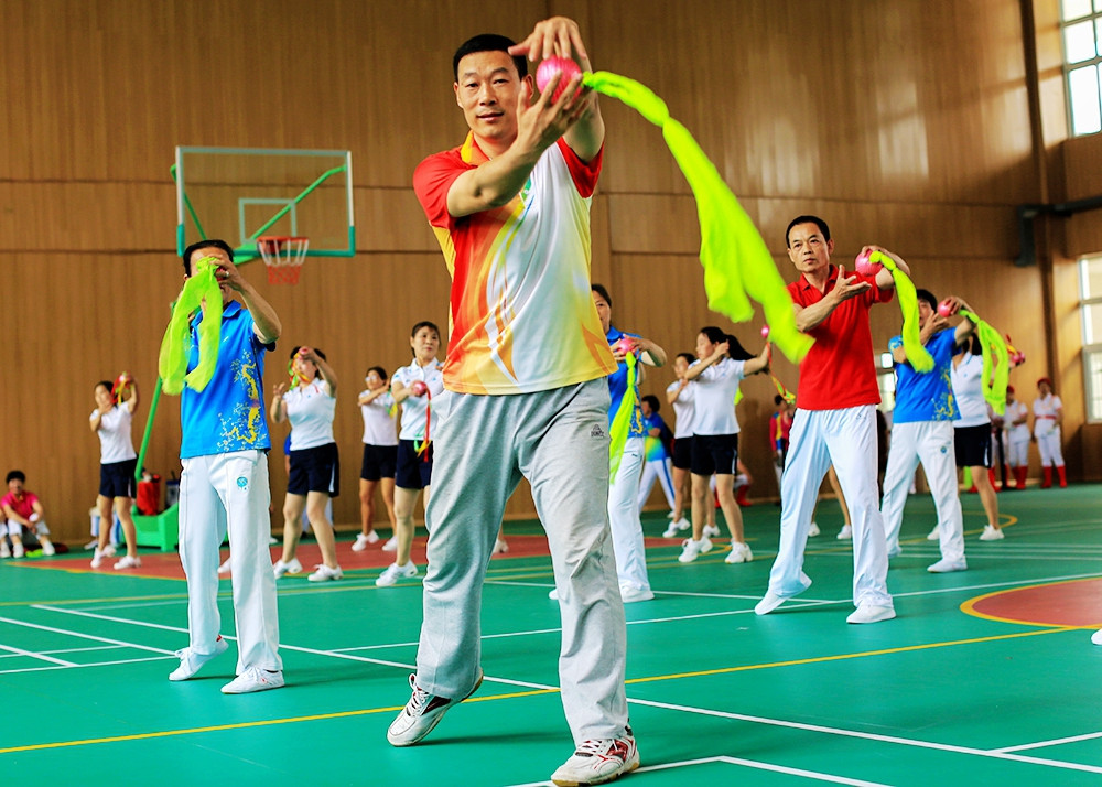 柔力球火热来袭,快乐大妈 乐哈哈.