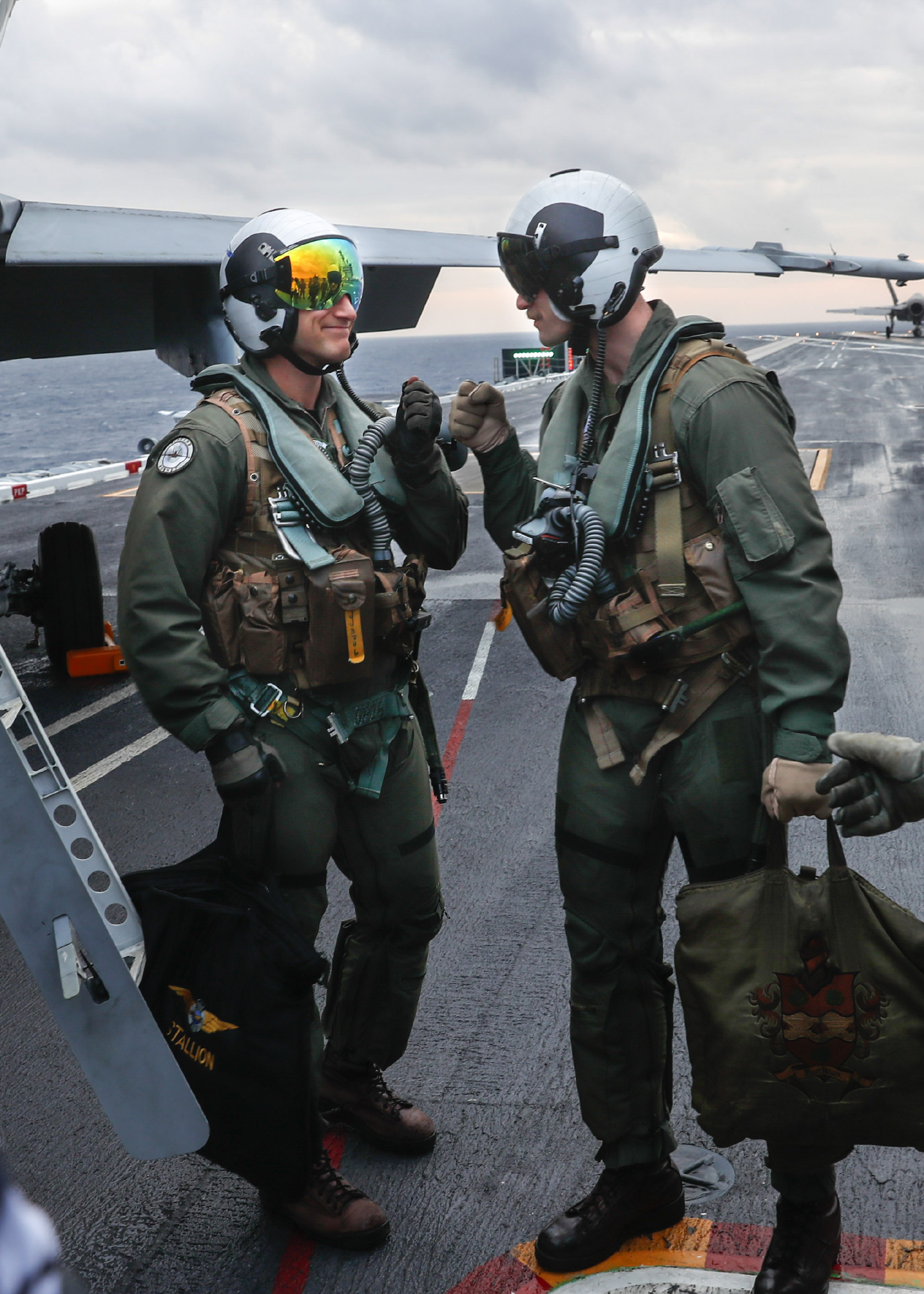 3月17日来自芬兰空军的飞行员jrvinen上校驾驶着1架f/a-18c型战斗机准