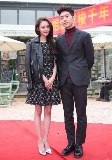 郑爽晒新男友合照,这回风格很清新!看看历届颜值!