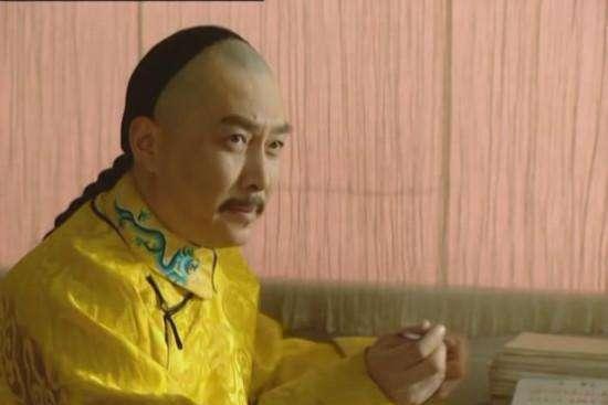 在从爷爷康熙哪里接下大清这个烂摊子之后,他的父亲就联合他的十三叔