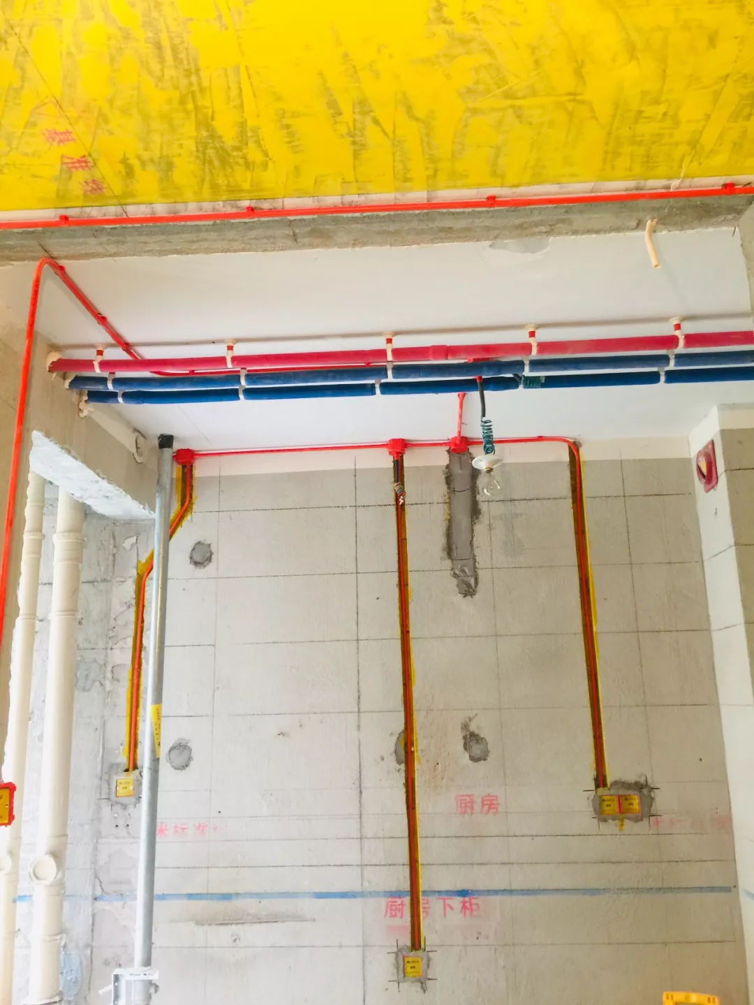 工地直播|这样的水电隐蔽工程一定是借了洪荒之力!