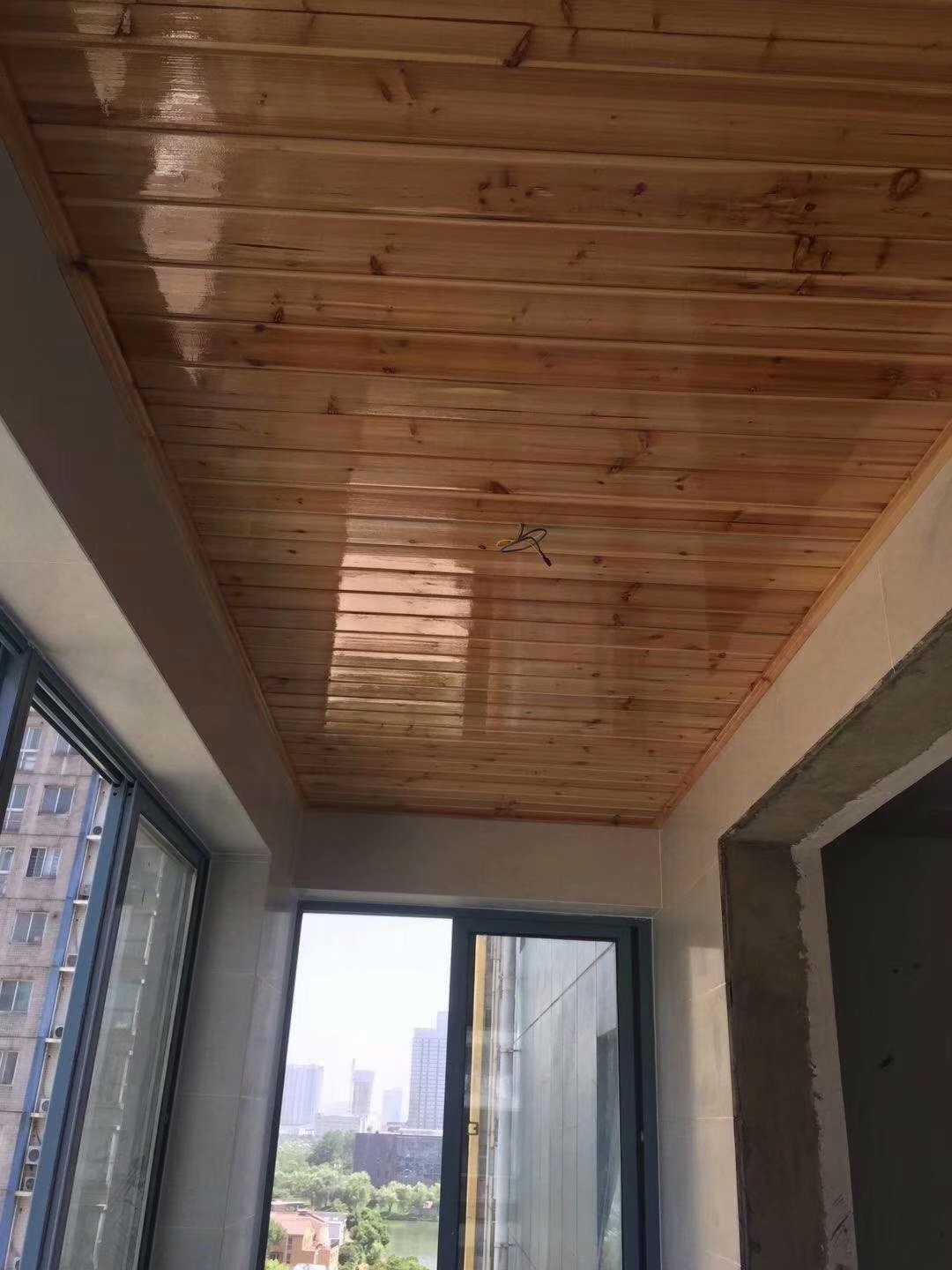 条形吊顶,杉木吊顶,各种免漆板衣柜,储物柜,看点很多哦