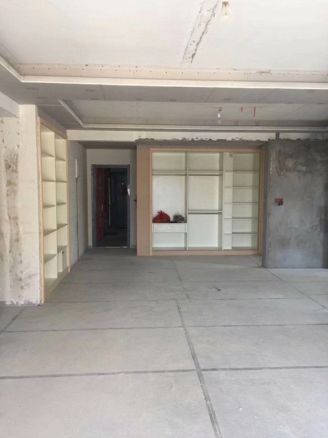 条形吊顶,杉木吊顶,各种免漆板衣柜,储物柜,看点很多哦