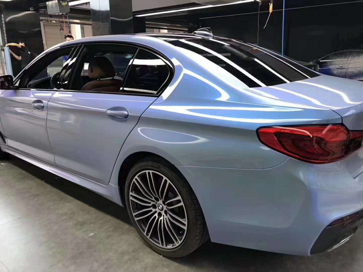 宝马汽车改色改工,看看这效果,膜呗变色龙岩石灰