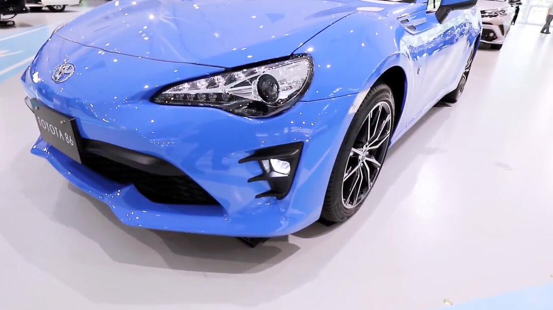 丰田86蓝色版首次亮相,路人:真的美,这颜值让bba心凉半截